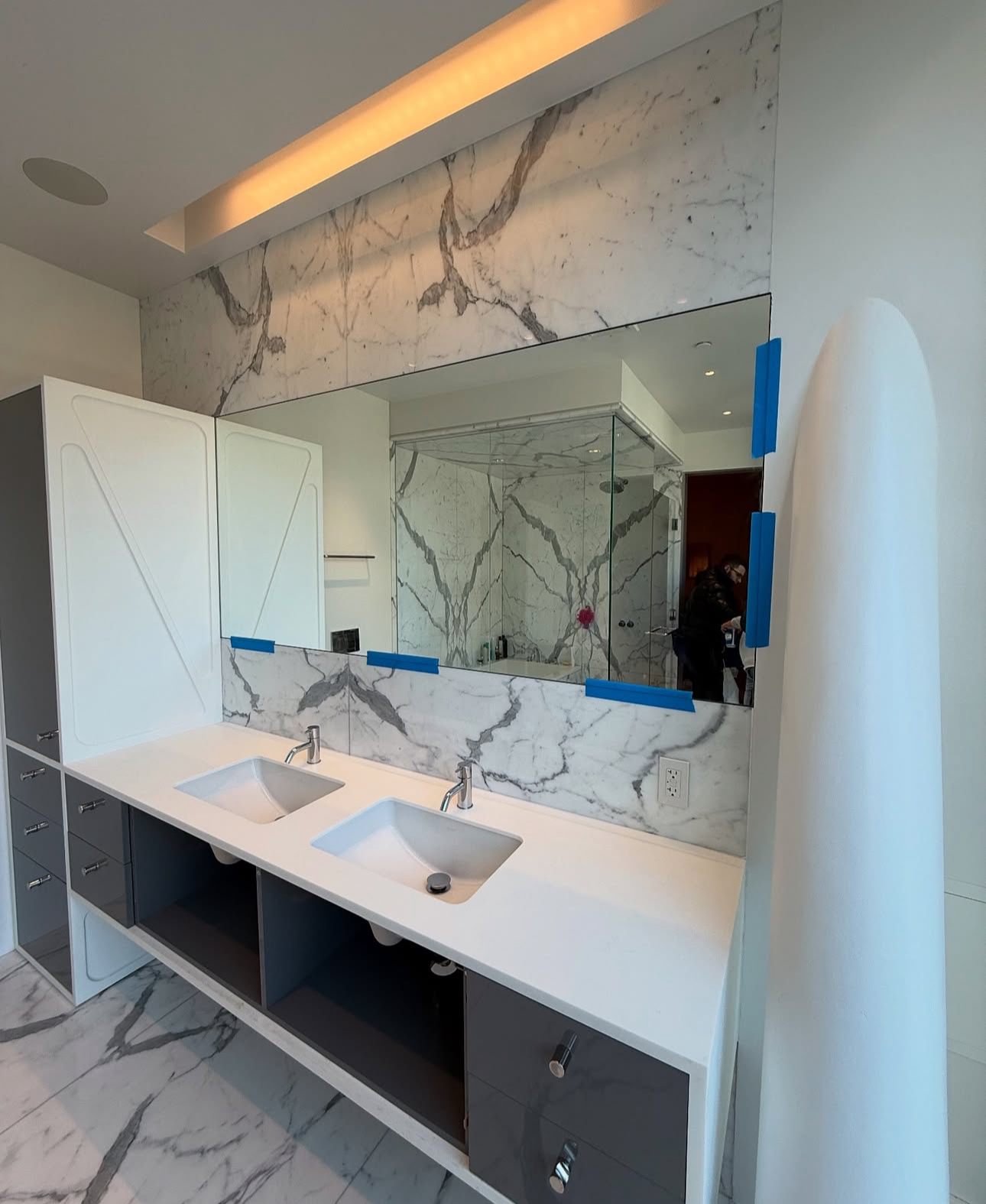 Frameless door fitting Queens