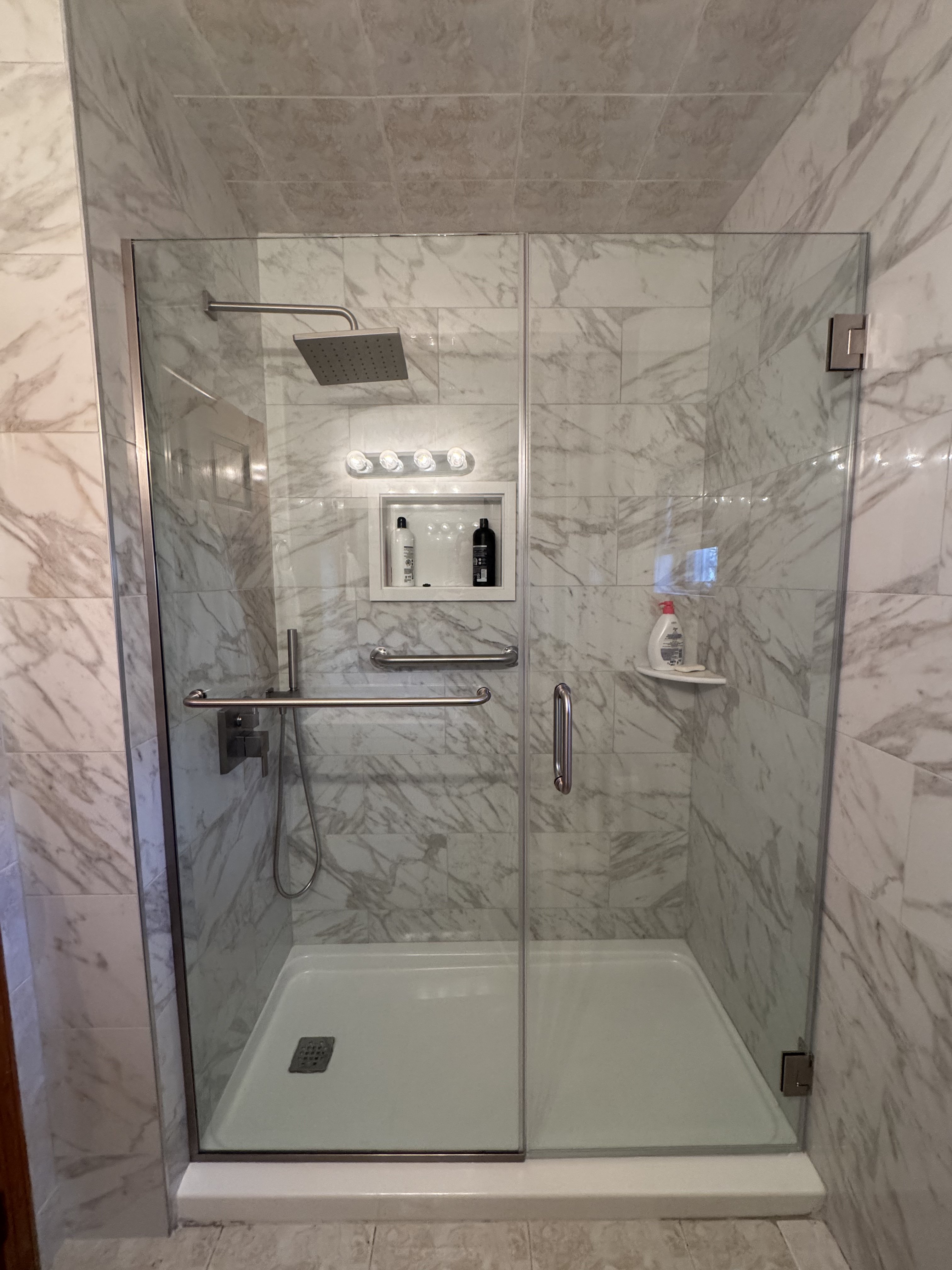 Glass shower panel Manhattan high-rise